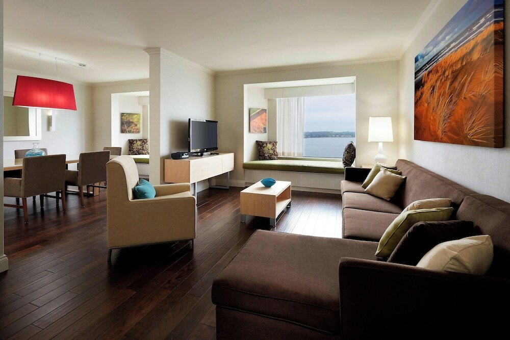 Фото Delta Hotels by Marriott Prince Edward