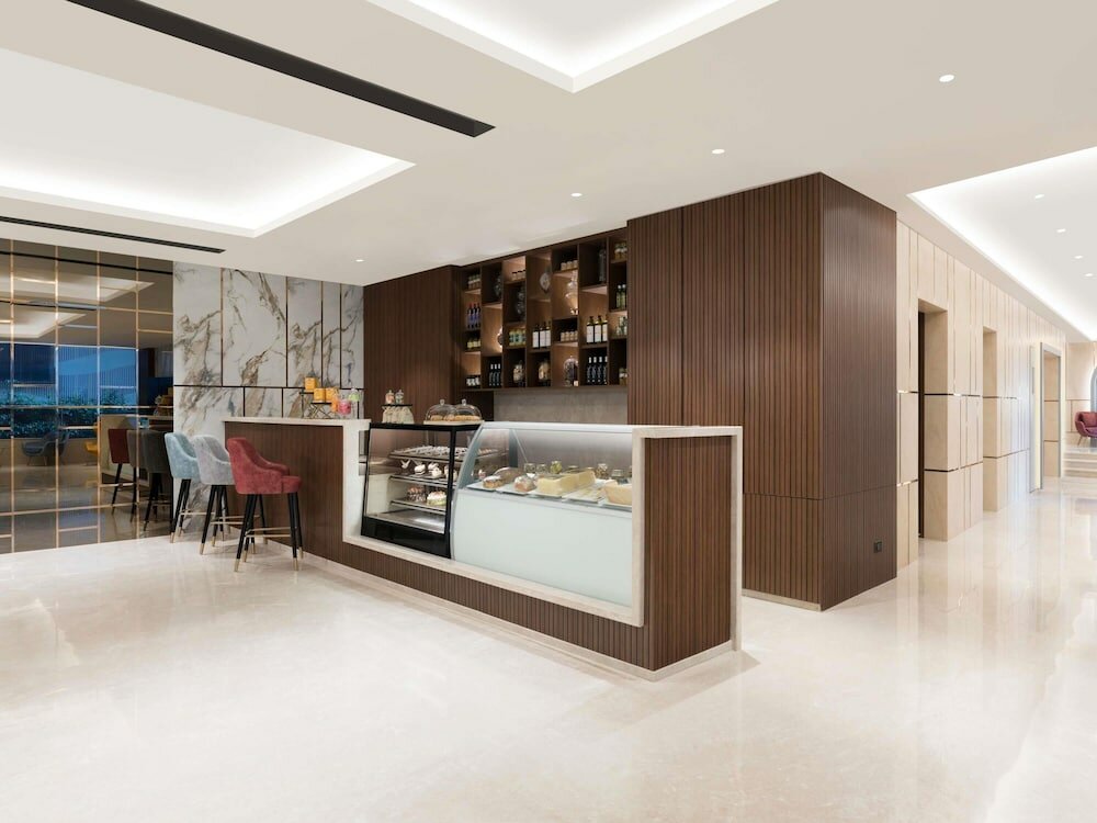 Фото Novotel Guwahati Gs Road Hotel