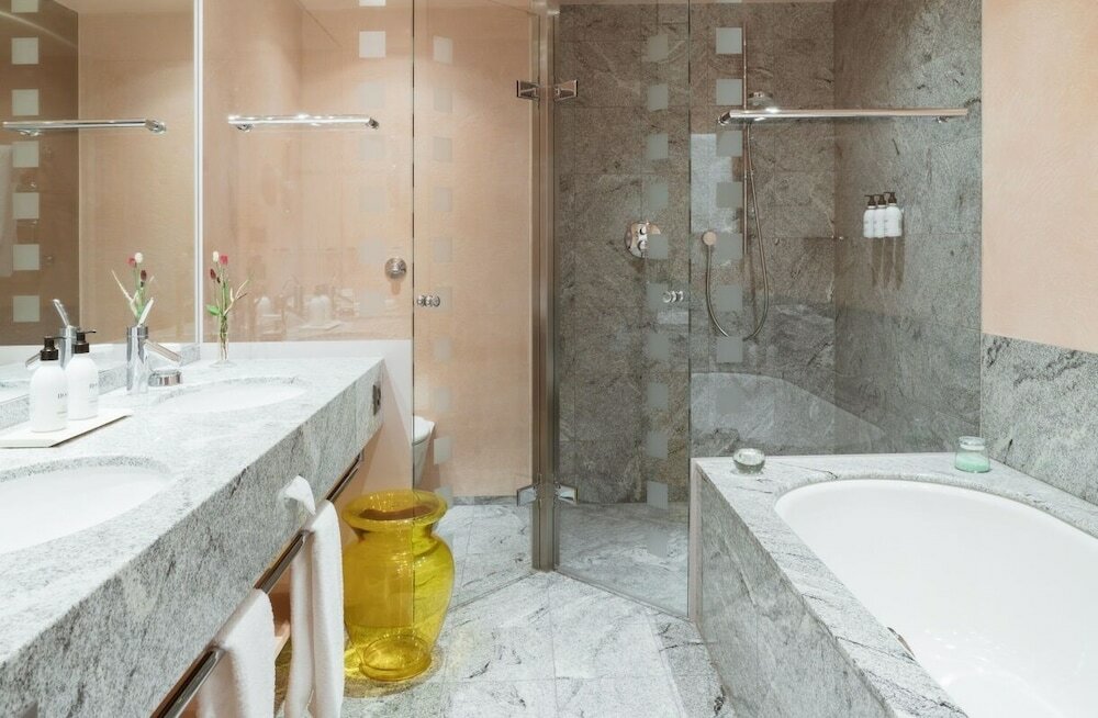 Фото Tschuggen Grand Hotel