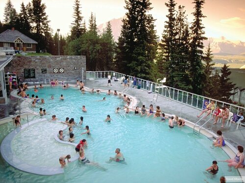 Внешний вид отеля Banff Caribou Lodge and SPA в Банфе, фото 2