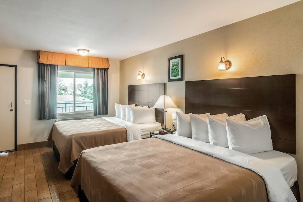 Фото Quality Inn & Suites near Downtown Bakersfield