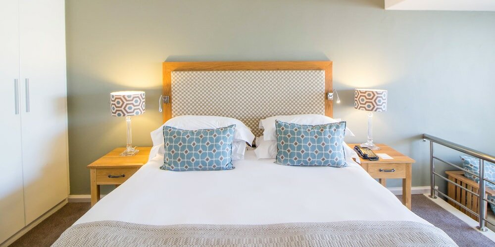 Фото The Bay Hotel