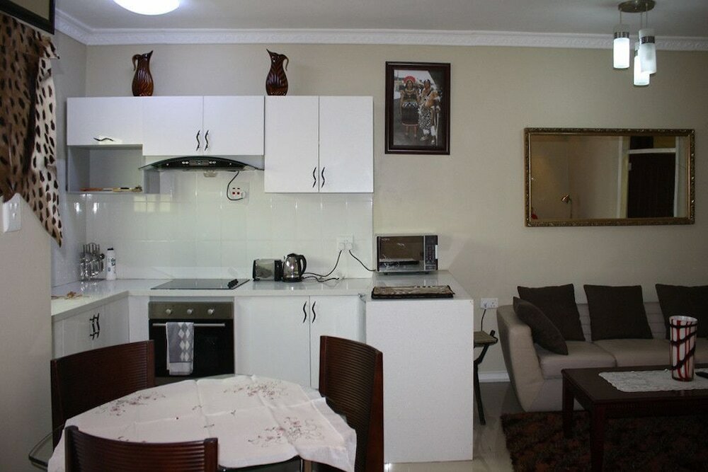 Фото Nomad's Court Lodge