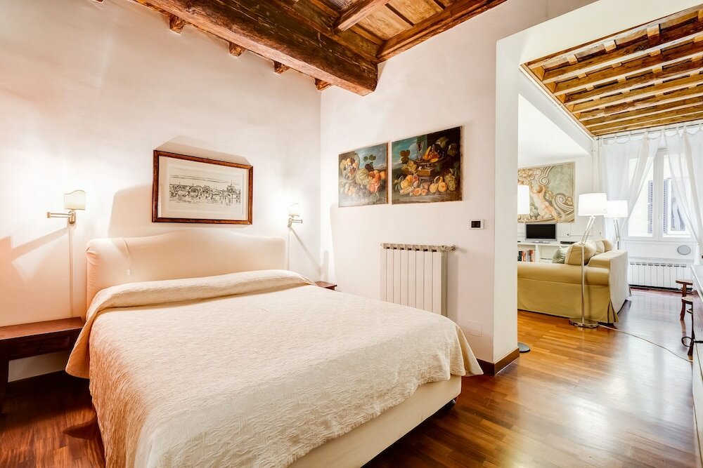 Фото Historical Apartment near Spanish Steps