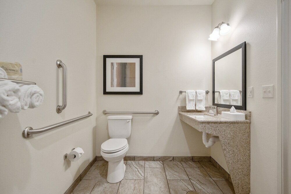 Фото Cobblestone Hotel & Suites - Two Rivers