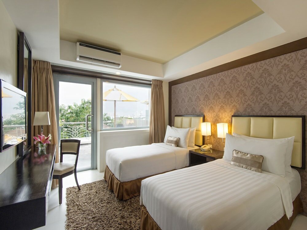 Фото Quest Hotel & Conference Center
