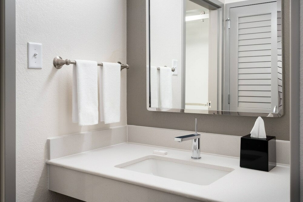Фото Courtyard by Marriott Tampa Westshore/Airport