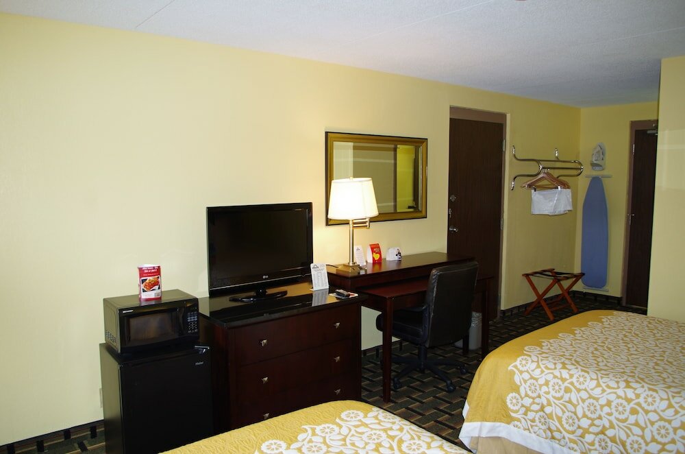 Фото Days Hotel & Conference Center by Wyndham Danville