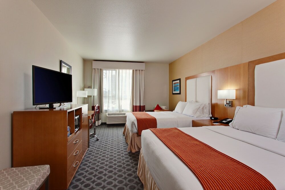 Фото Holiday Inn Express North Hollywood - Burbank Area, an Ihg Hotel