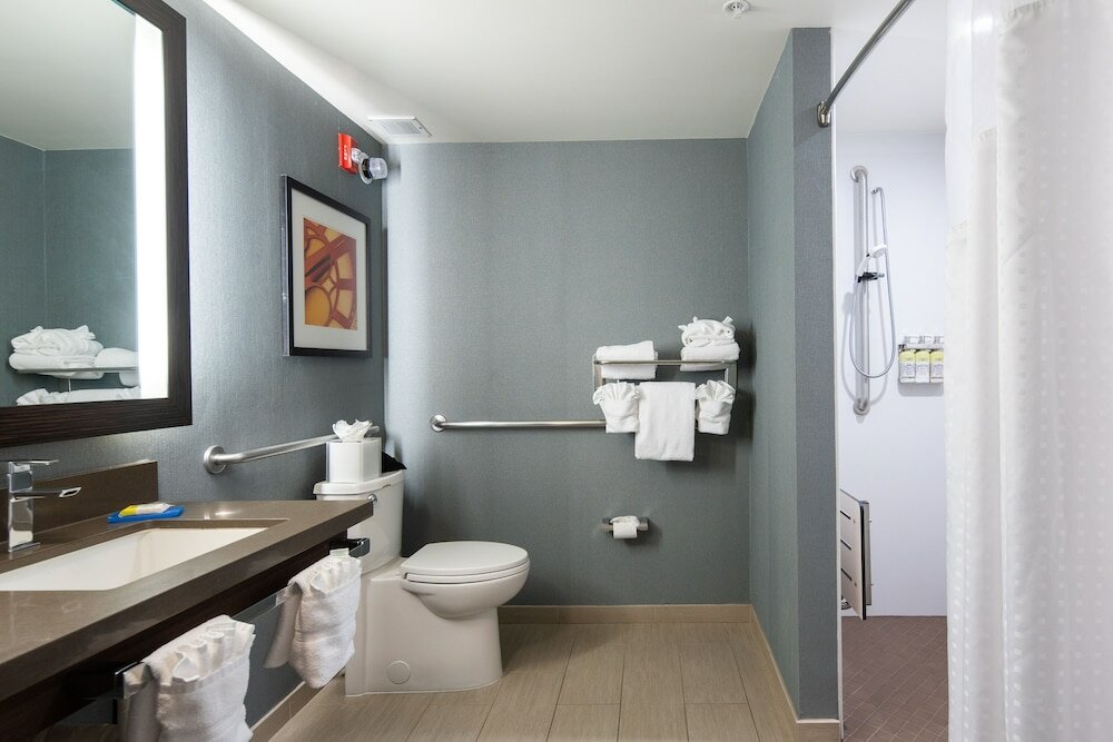 Фото Holiday Inn Express Redwood City-Central, an Ihg Hotel