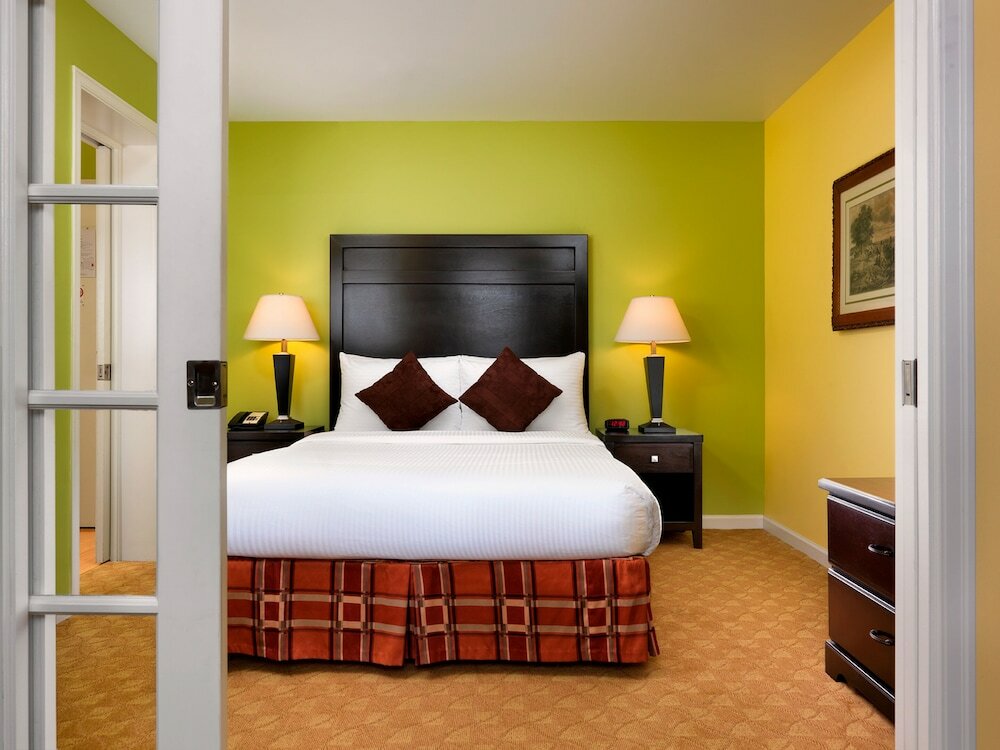 Фото Huntingdon Manor Hotel