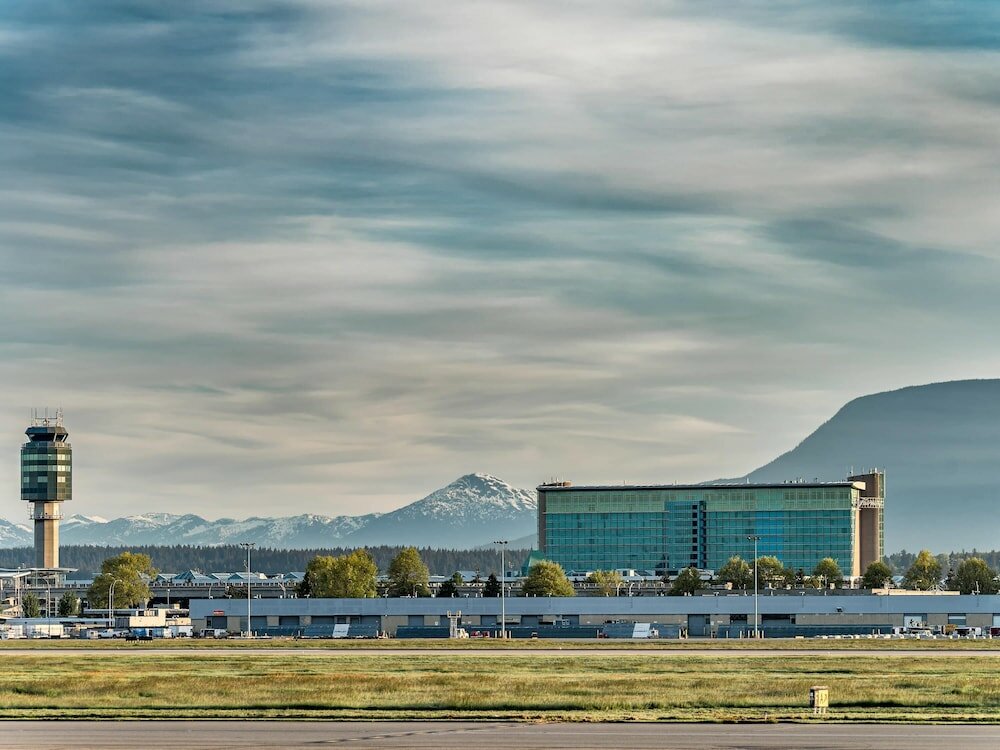 Фото Fairmont Vancouver Airport
