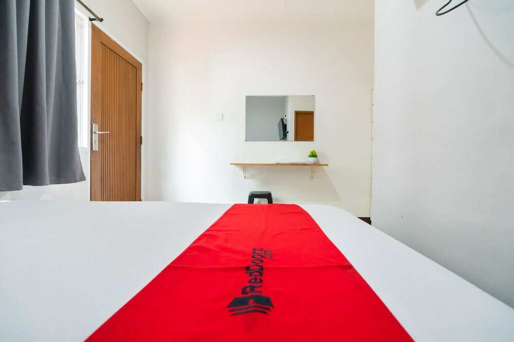 Фото RedDoorz @ Tondano Benhil