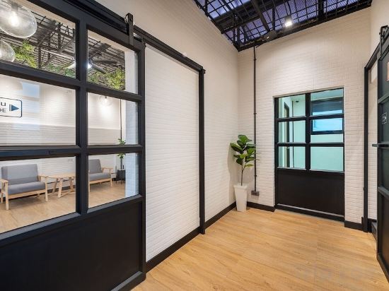 Фото Siam Subway Hostel and Café