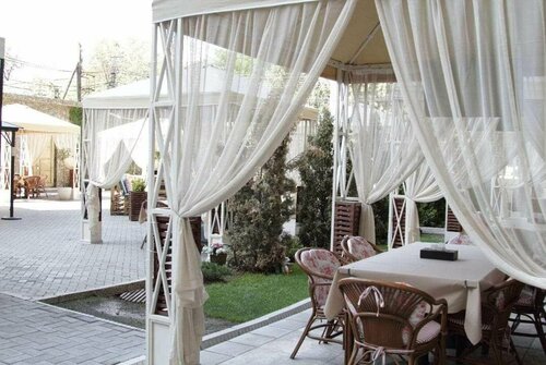 Внешний вид отеля Ramada by Wyndham Bishkek Centre в Бишкеке, фото 5