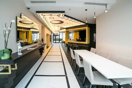 Гостиница Best Western Hotel Journel Saint-Laurent-du-Var в Сене-Лоране-дю-Варе
