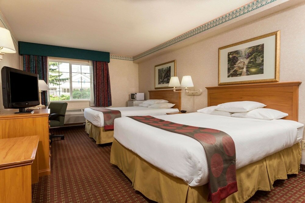 Фото Ramada by Wyndham Portland