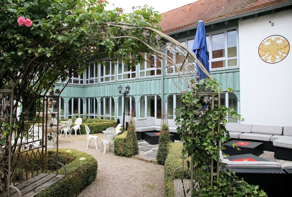 Фото Hotel Goldener Adler