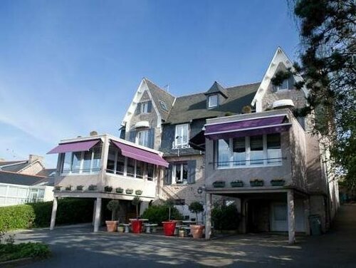 Гостиница Hôtel Beauséjour в Динане