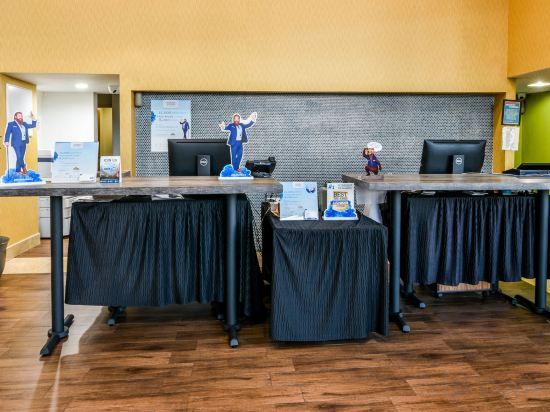 Фото Travelodge by Wyndham Commerce Los Angeles Area