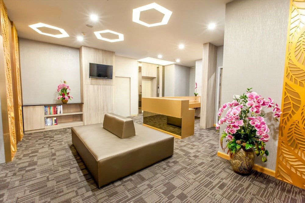 Фото Leela Orchid Hotel