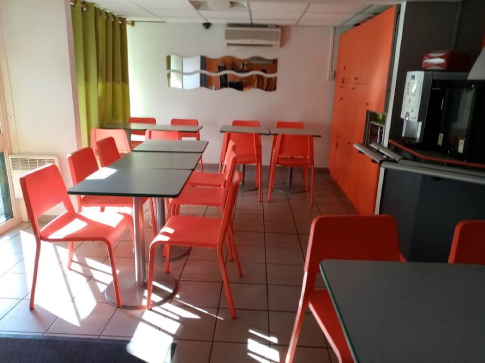 Фото Premiere Classe Saint Etienne Nord - Villars