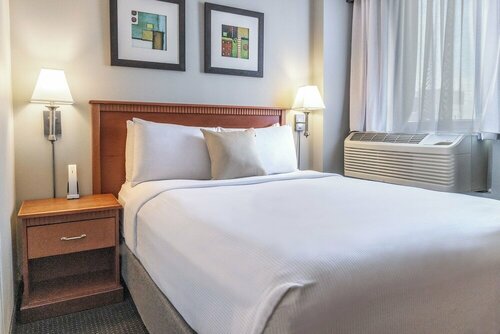 Внешний вид отеля Hotel Saint-Laurent Montreal в Монреале, фото 3