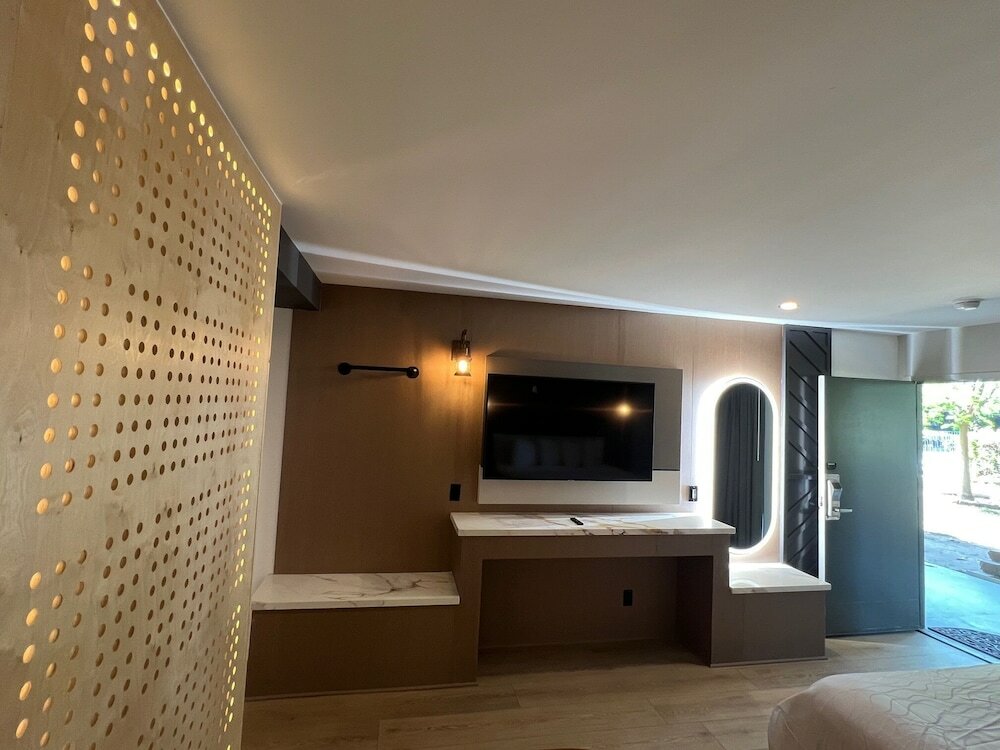 Фото Lamp Liter Inn