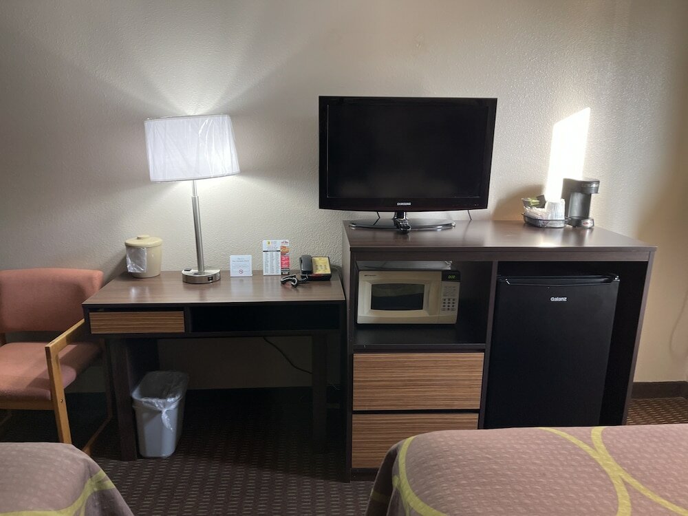 Фото Super 8 by Wyndham Bismarck