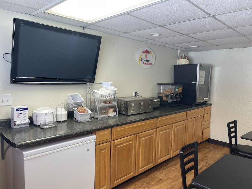 Фото Super 8 by Wyndham Bismarck