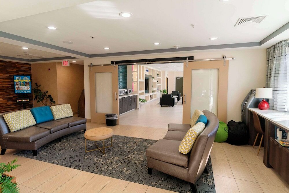 Фото Gateway Hotel & Suites, Ascend Hotel Collection