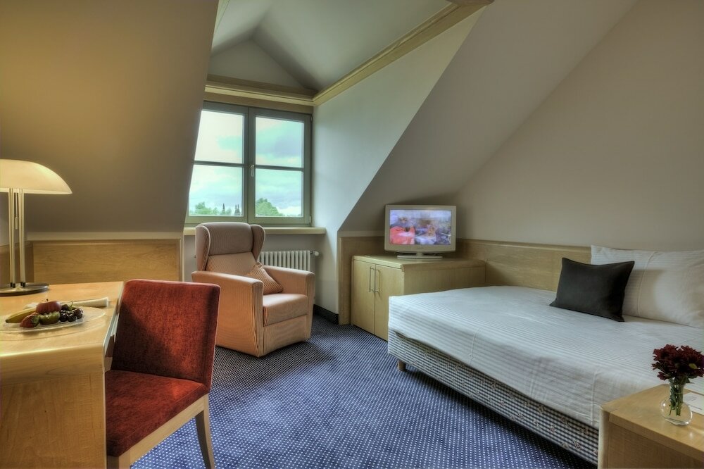 Фото Hotel zur Post Aschheim