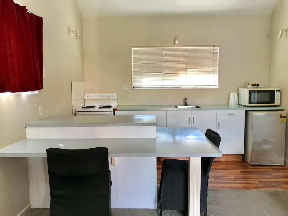 Фото Rayland Epsom Motel