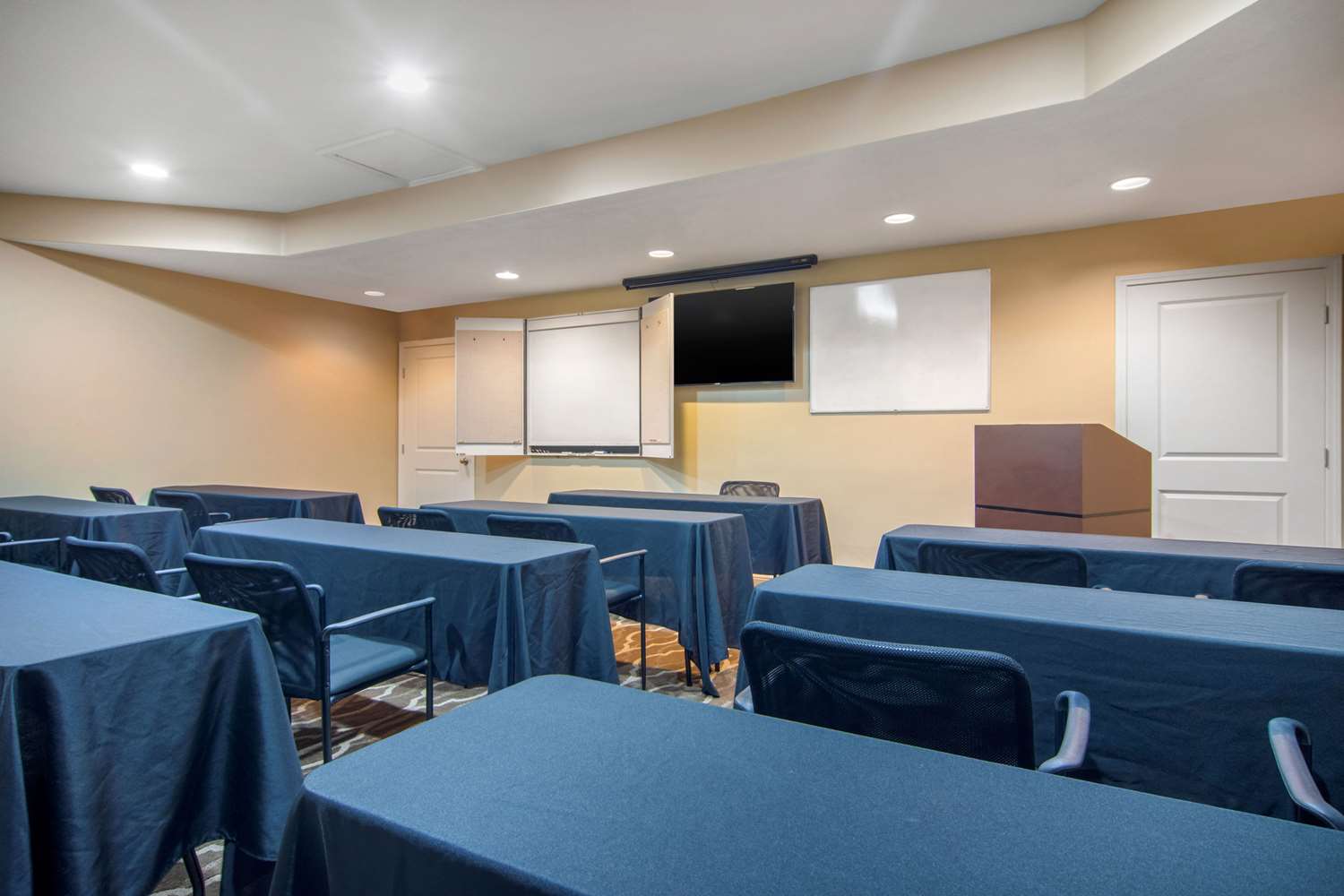 Фото Quality Suites Atlanta Buckhead Village North