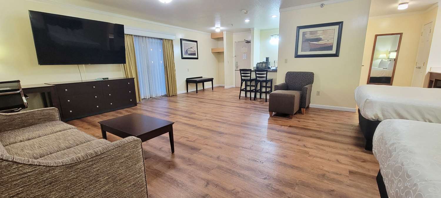 Фото Best Western Plus Northwoods Inn