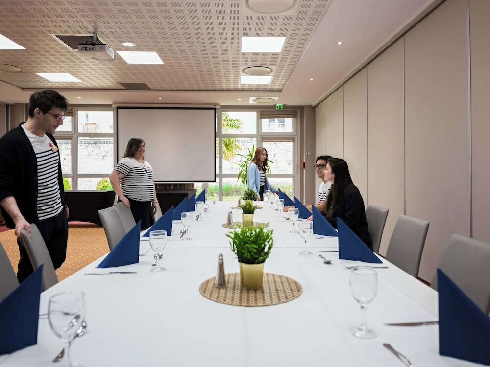 Фото ibis Can Center