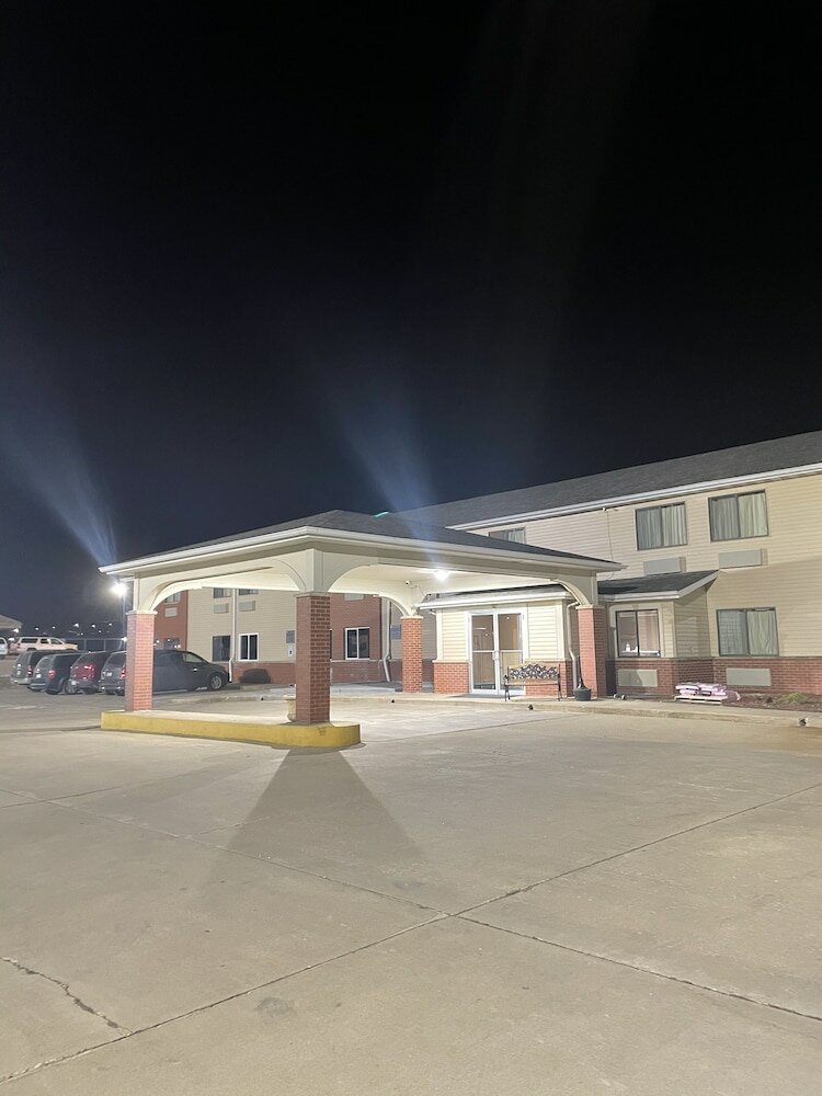 Фото Designer Inn & Suites