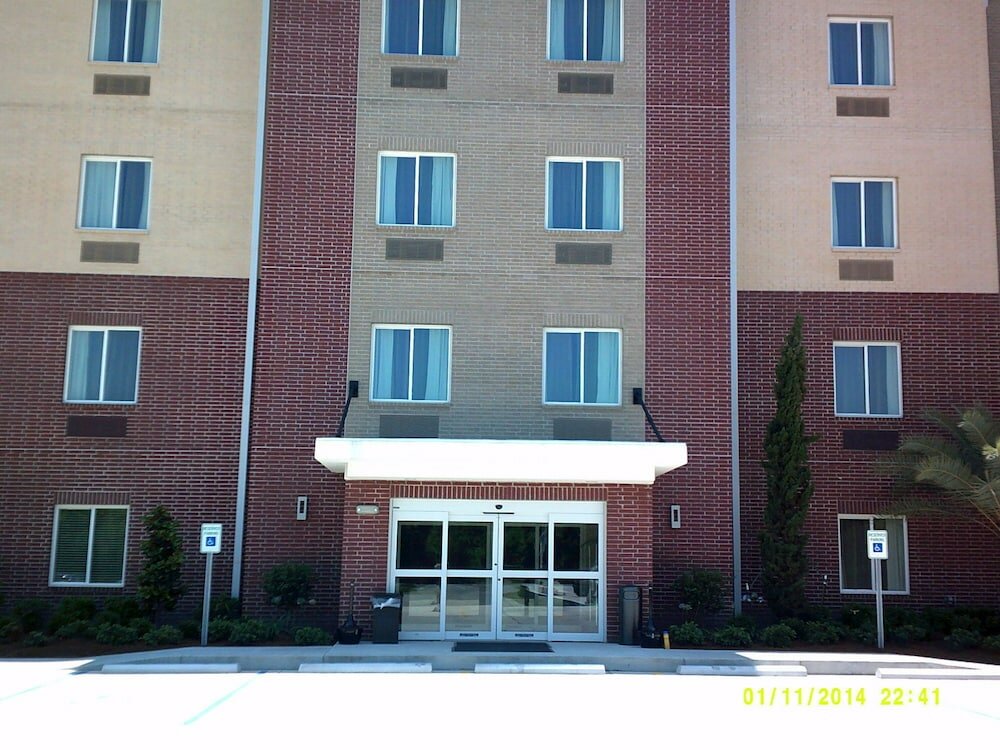 Фото Candlewood Suites Cut Off, an Ihg Hotel