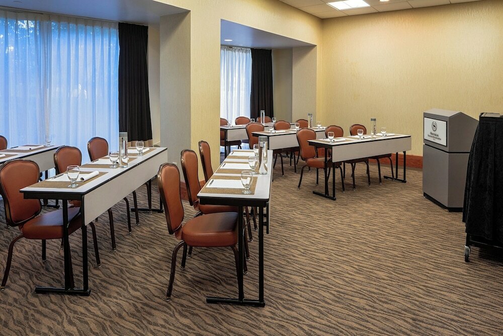 Фото Sheraton Houston Brookhollow Hotel