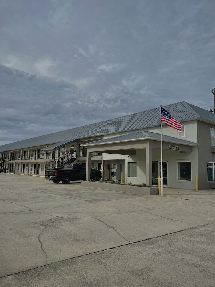 Фото Garden Inn & Suites