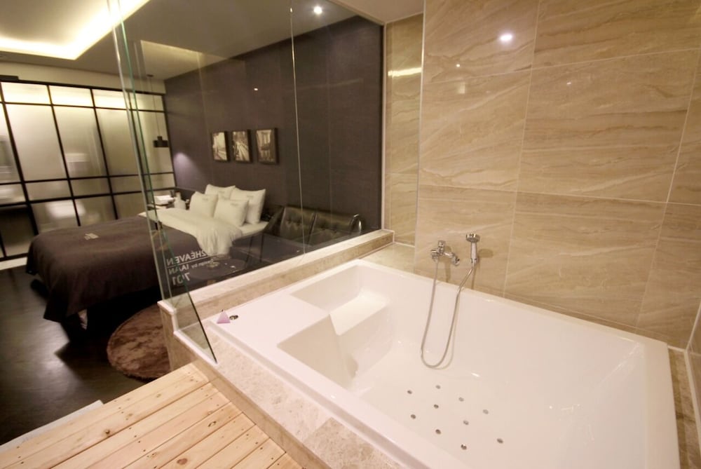 Фото 2 Heaven Hotel