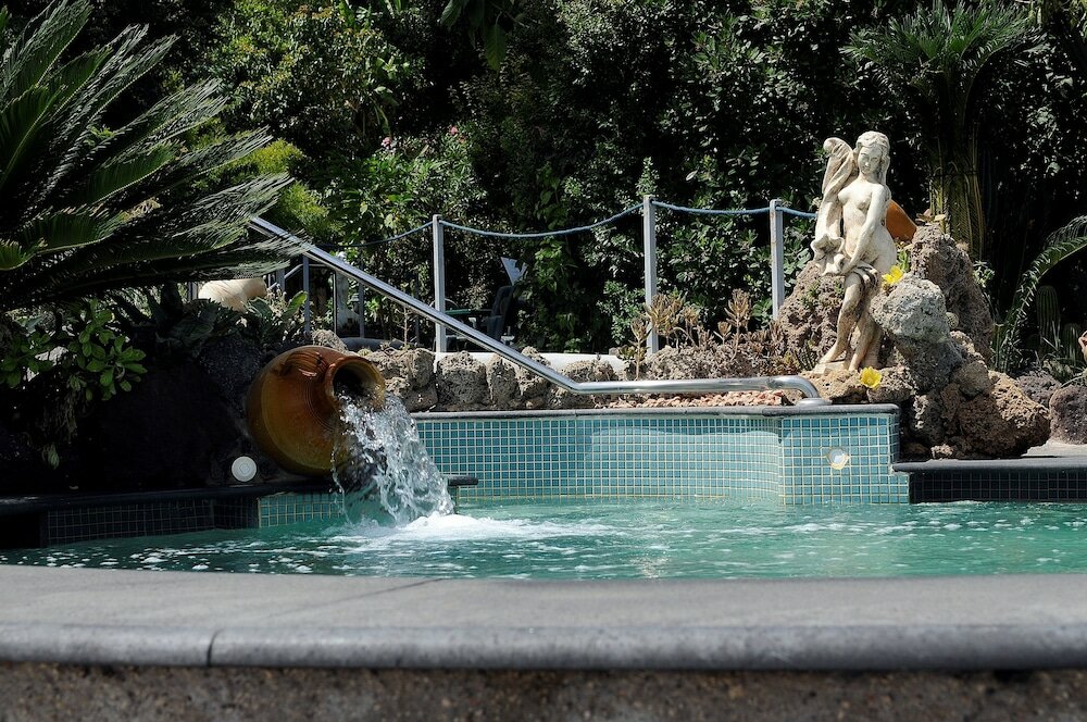 Фото Hotel Giardino delle Ninfe e La Fenice