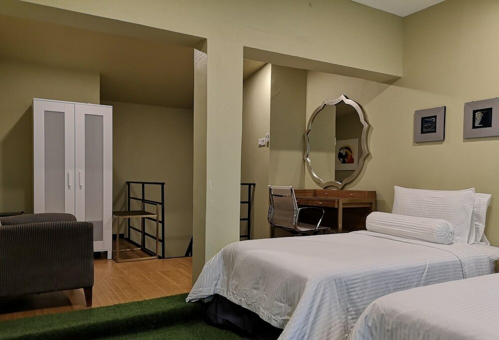 Фото Bedrock Hotel