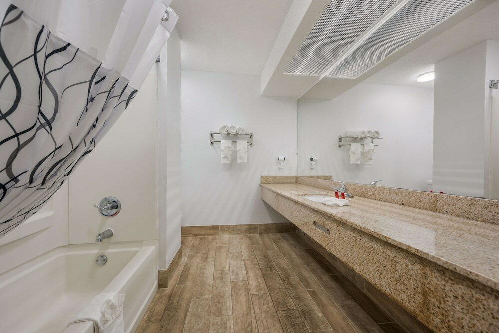 Фото SureStay Hotel by Best Western Tuscaloosa Southeast