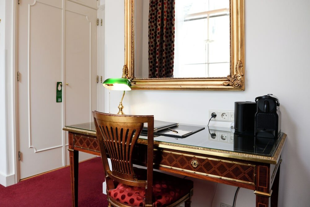 Фото Ambassade Hotel