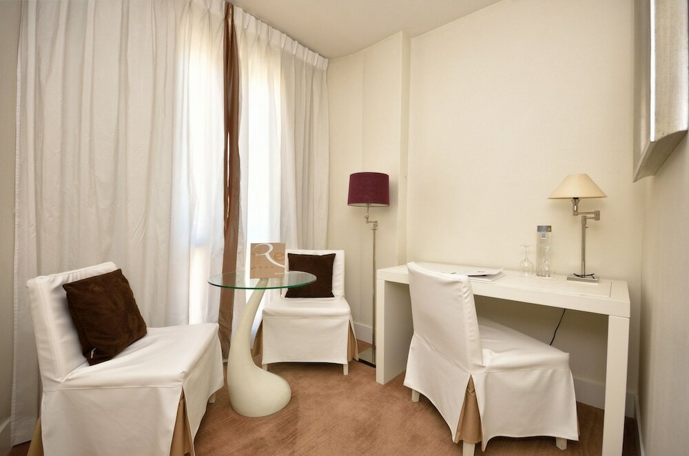 Фото Hotel Renoir