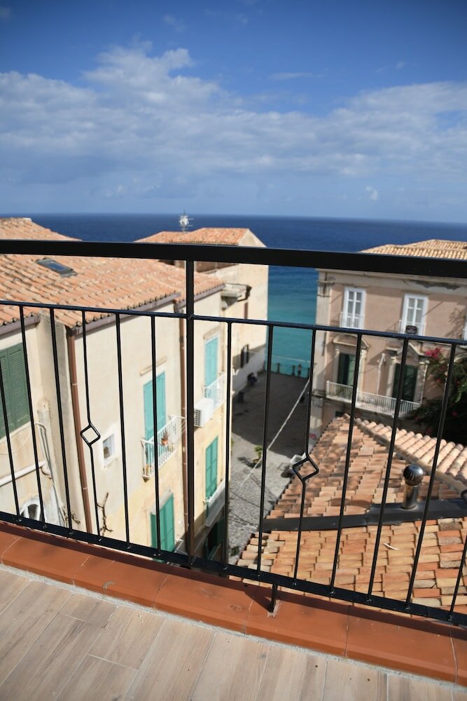 Фото B&b The Tower Tropea