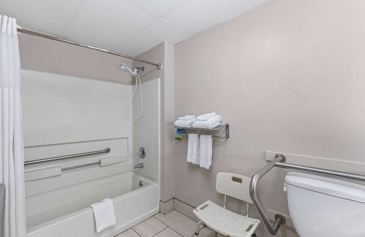 Фото Days Inn by Wyndham St George