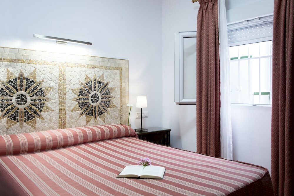 Фото Hostal Alhambra