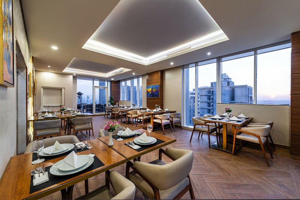 Фото Crown Rose Hotel